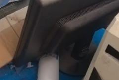 两台佳能打印机，彩色打印机。还有相关附件，急需卖掉，清理